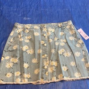 Wild Fable demin skirt with Daisy print